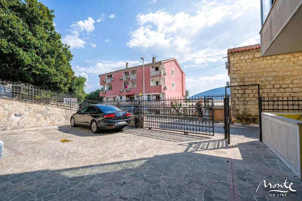 Prodaja, dvosoban stan, 158m², Igalo, Herceg Novi