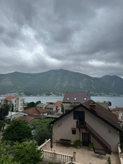 Rent, one bedroom apartment, 55m², Dobrota, Kotor