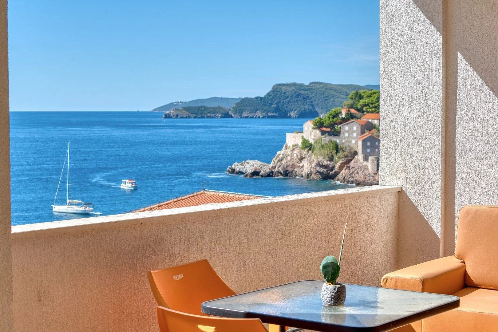 Sale, two bedroom apartment, 117m², Sveti Stefan, Budva
