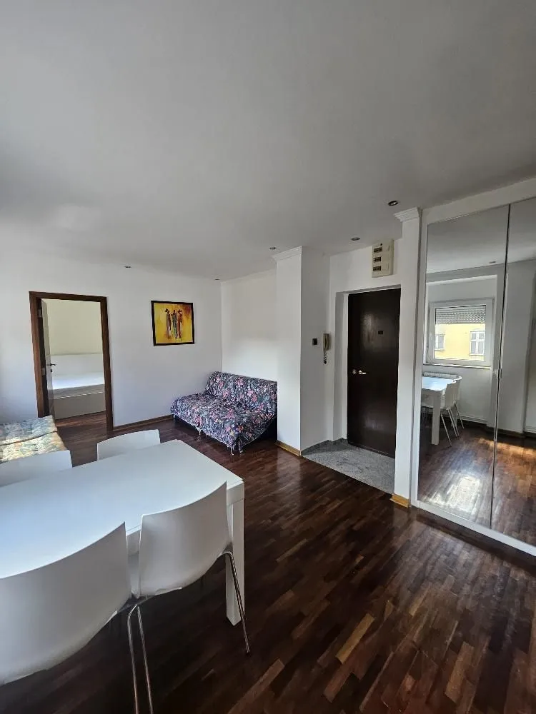 Izdavanje, dvosoban stan, 37m², Stari Grad, Beograd
