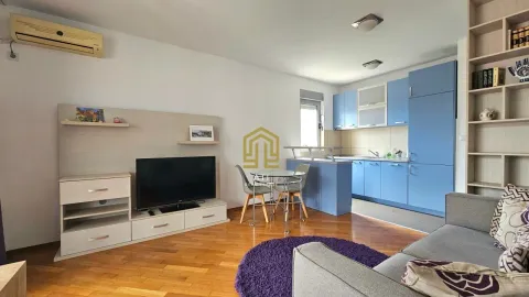 Living room combined with dining area and kitchen. - image 4