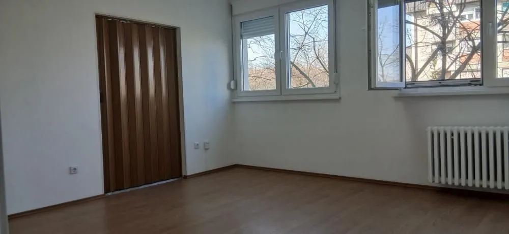 Prodaja, dvosoban stan, 61m², Kanarevo Brdo, Beograd