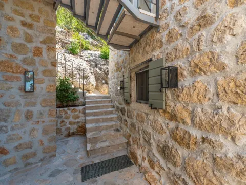 Izdavanje, kuća, 350m², Trebešin, Herceg Novi - image 32