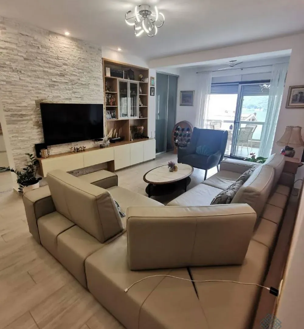 Prodaja, jednosoban stan, 61m², Dobrota, Kotor