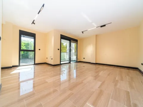 Izdavanje, trosoban stan, 111m², Vezirov Most, Podgorica - image 2