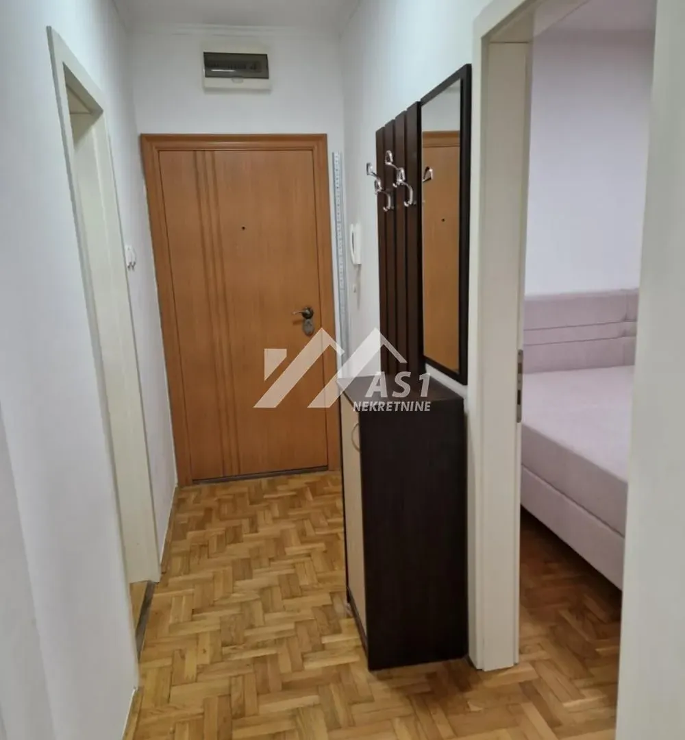 Izdavanje, dvosoban stan, 43m², Rotkvarija, Novi Sad Sve Podlokacije