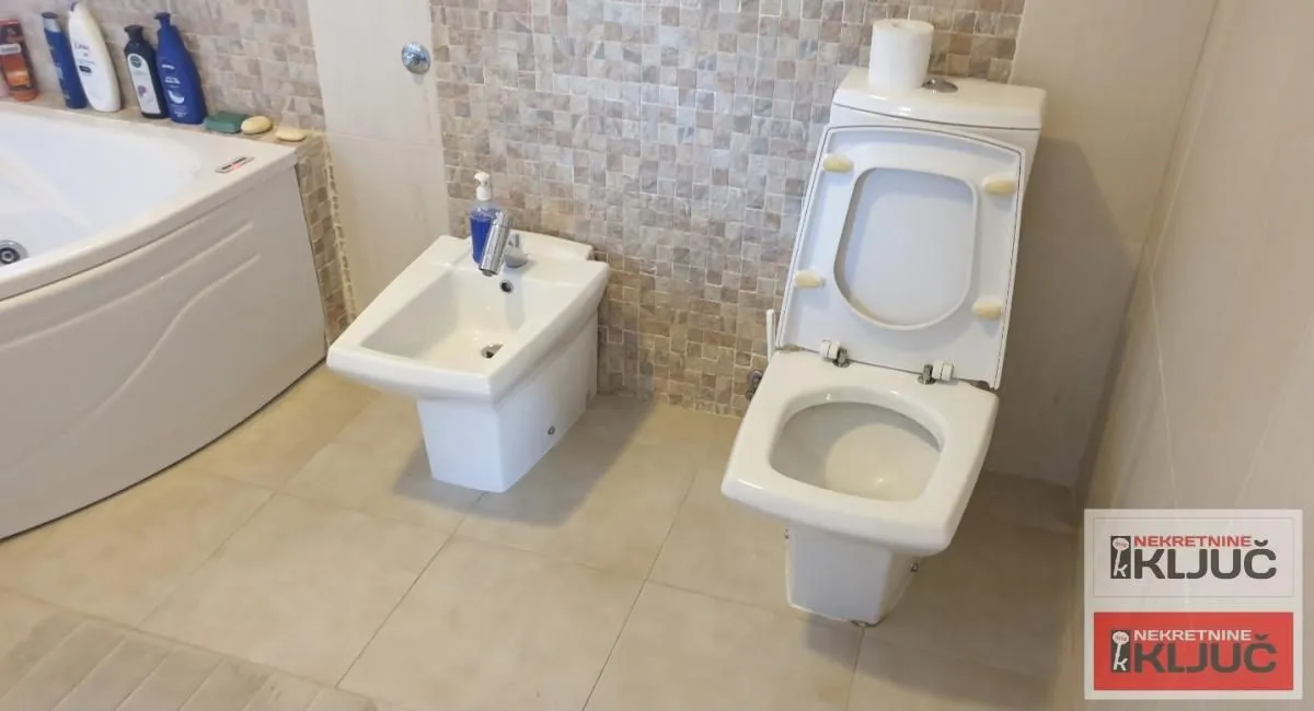 Rent, house, 1000m², Kać, Novi Sad Sve Podlokacije