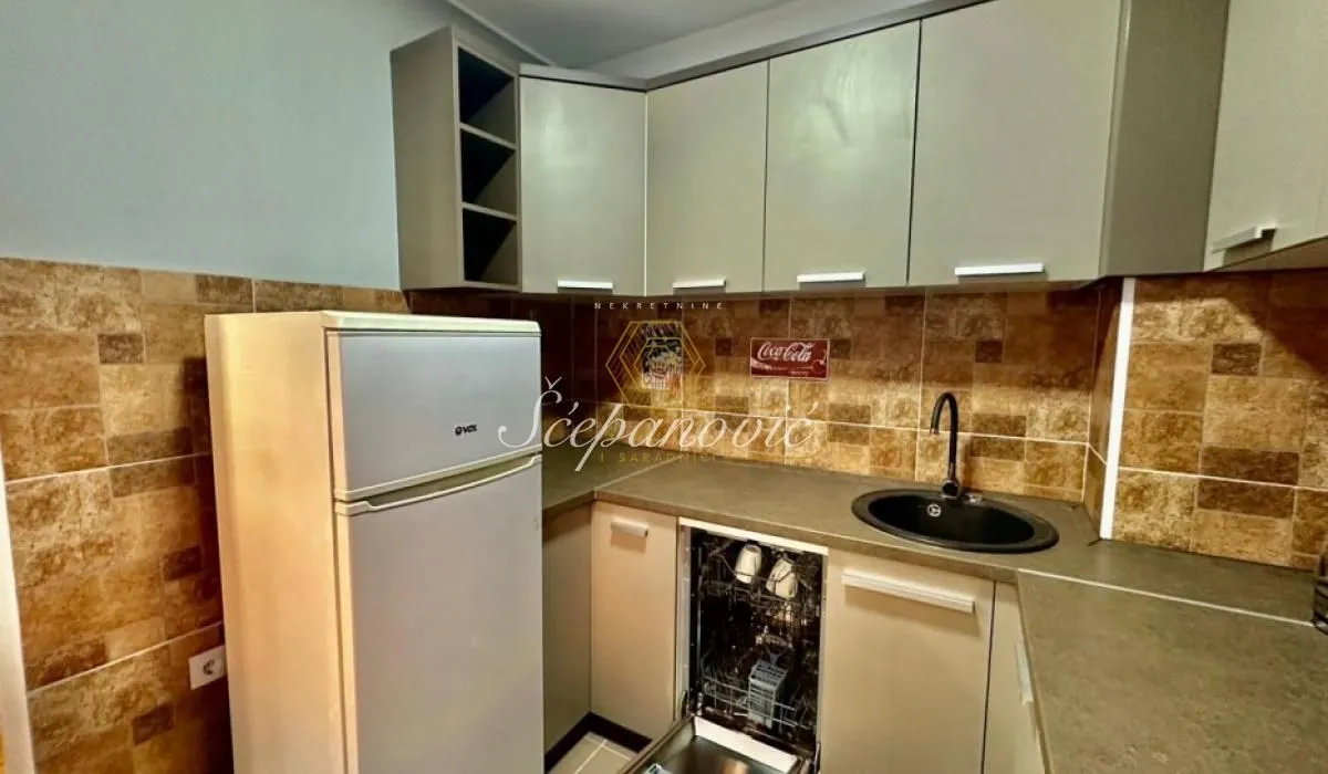 Prodaja, dvosoban stan, 44m², Adamovićevo Naselje, Novi Sad Sve Podlokacije
