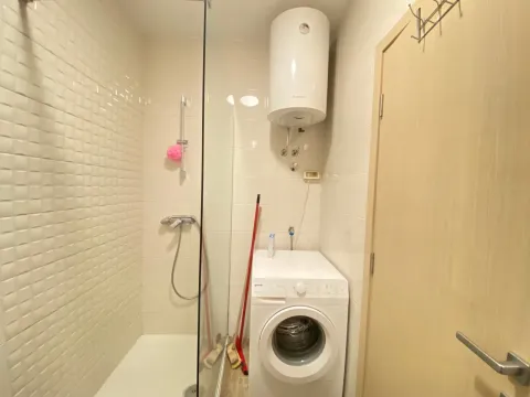 Izdavanje, jednosoban stan, 48m², City Kvart, Podgorica - image 16