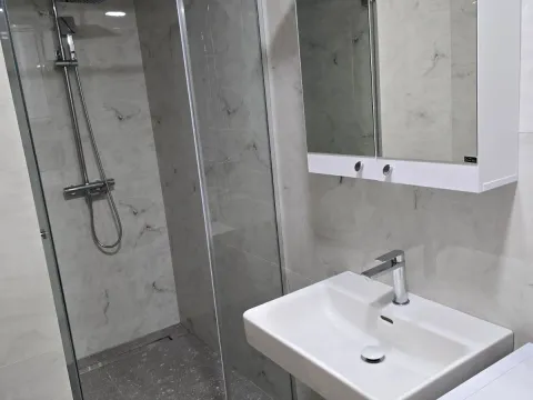 Rent, one bedroom apartment, 48m², Budva, Crna Gora - image 12