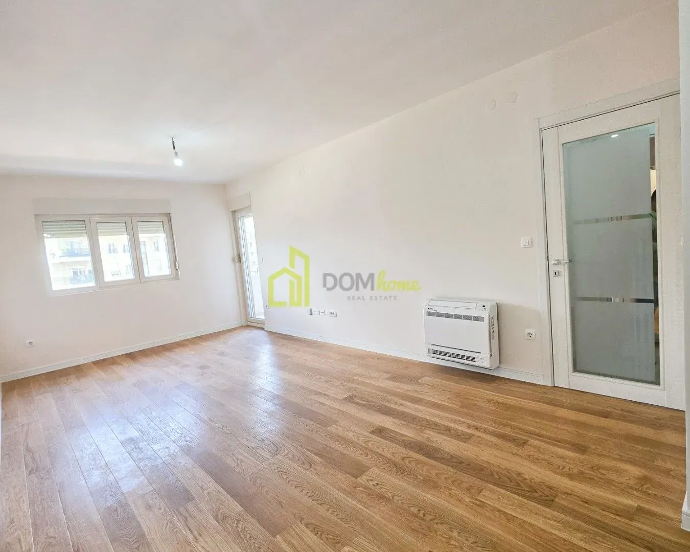 Izdavanje, dvosoban stan, 72m², Central Point, Podgorica