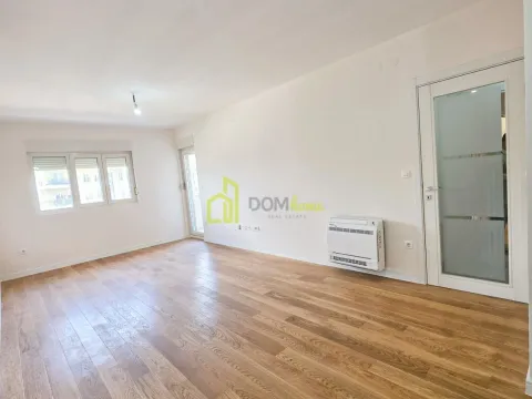 Rent, two bedroom apartment, 72m², Central Point, Podgorica - image 14