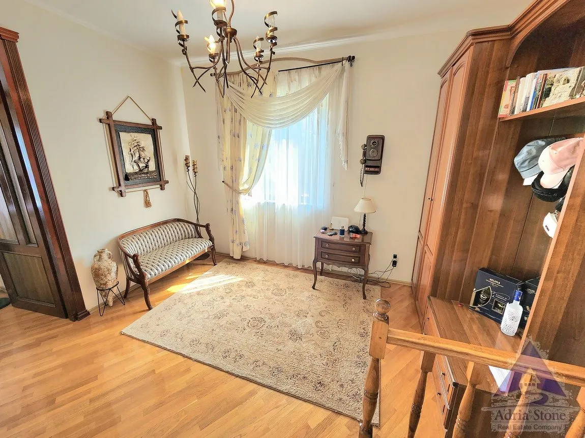 Prodaja, kuća, 1500m², Škaljari, Kotor
