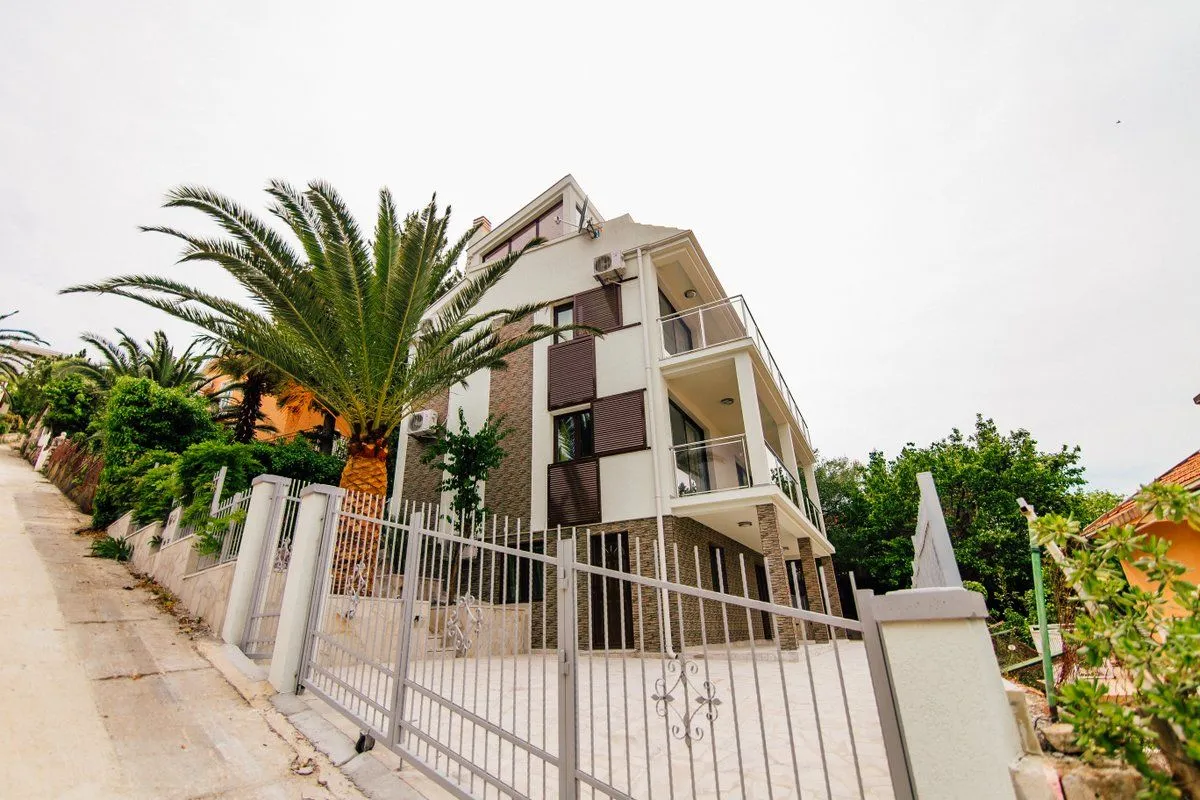 Prodaja, kuća, 240m², Krašići, Tivat