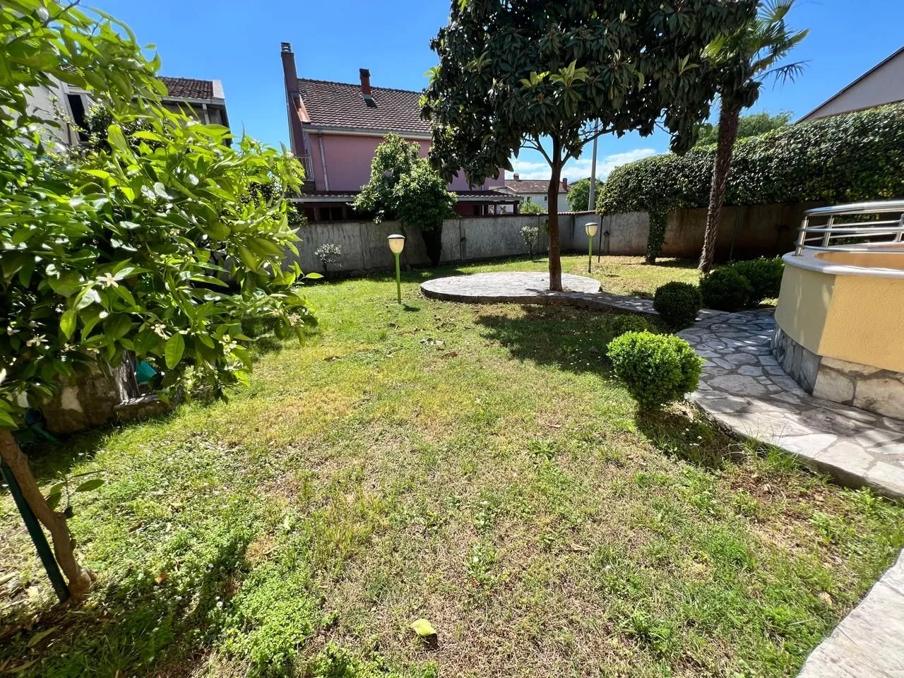 Rent, house, 200m², Donja Gorica, Podgorica