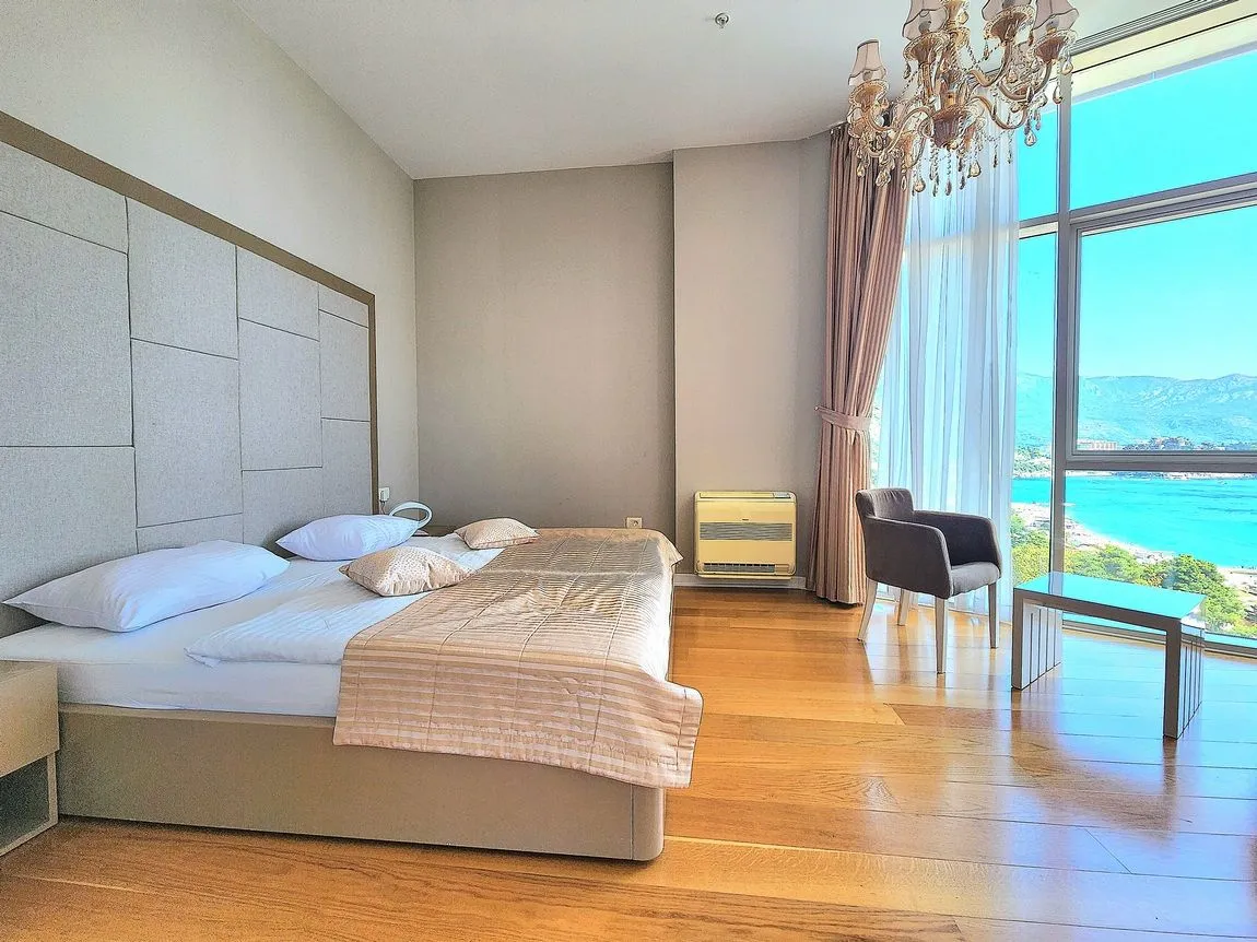 Sale, three bedroom apartment, 178m², Centar, Budva
