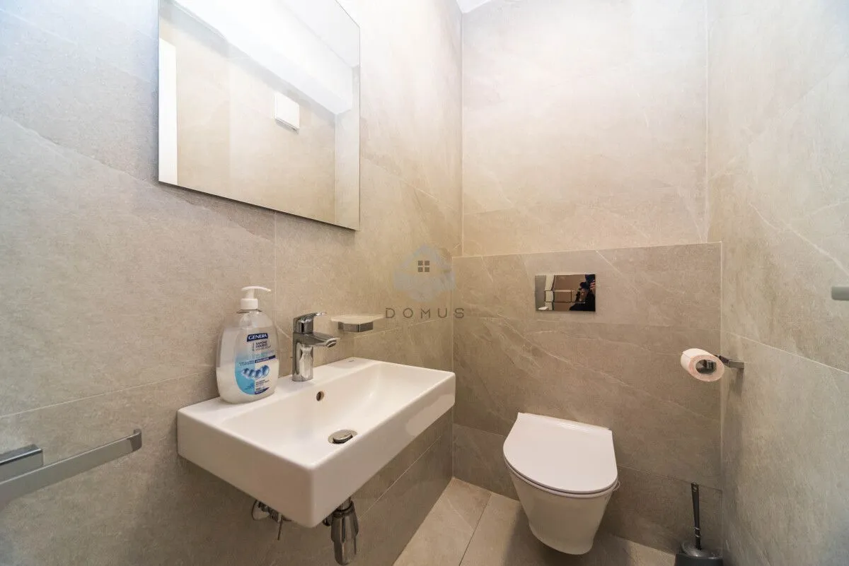 Izdavanje, poslovni prostor, 95m², Central Point, Podgorica