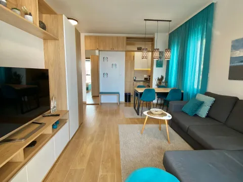 Izdavanje, jednosoban stan, 43m², Centar, Budva - image 1