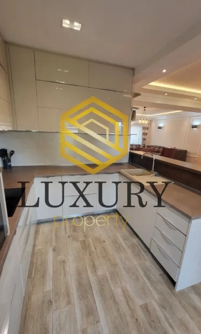 Rent, house, 280m², Stara Varoš, Podgorica
