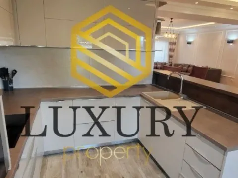 Izdavanje, kuća, 280m², Stara Varoš, Podgorica - image 7