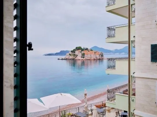 Sale, four bedroom apartment, 95m², Sveti Stefan, Budva