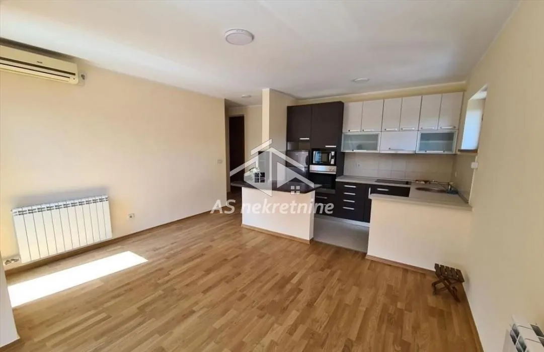 Izdavanje, četvorosoban stan, 115m², Savski Venac, Beograd