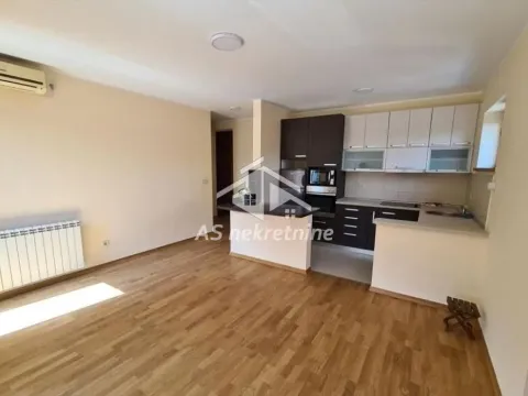 Izdavanje, četvorosoban stan, 115m², Savski Venac, Beograd