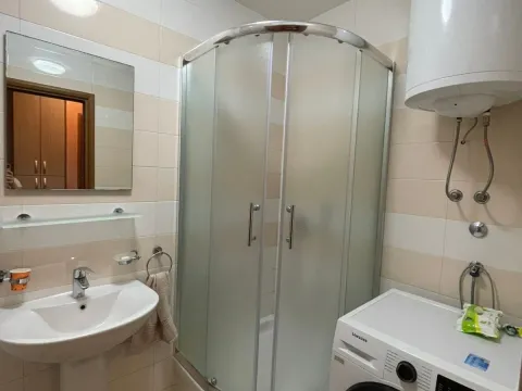 Izdavanje, trosoban stan, 40m², Stari Aerodrom, Podgorica - image 8