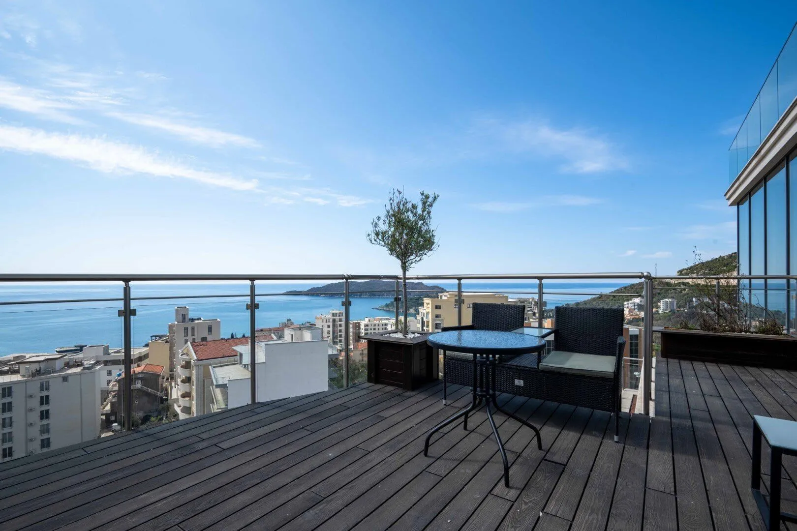 Sale, two bedroom apartment, 168m², Bečići, Budva
