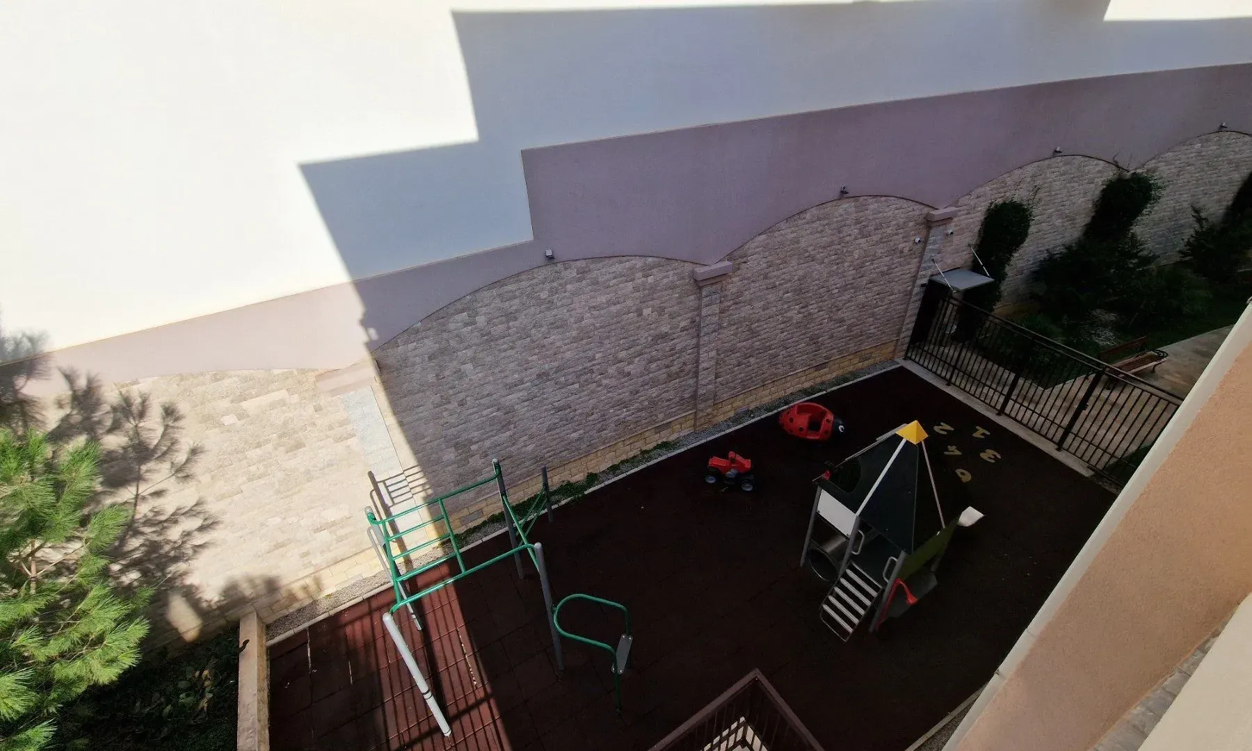 Izdavanje, jednosoban stan, 90m², Bečići, Budva