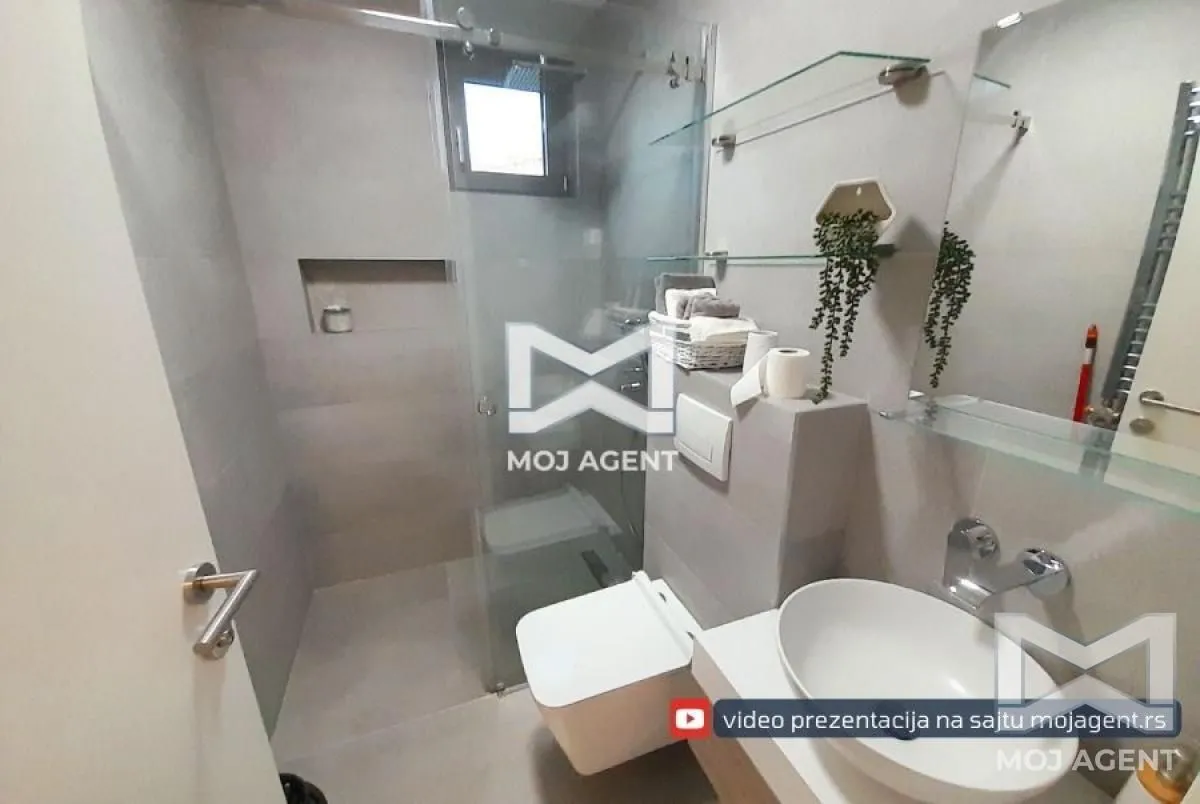Izdavanje, trosoban stan, 76m², Niš, Srbija