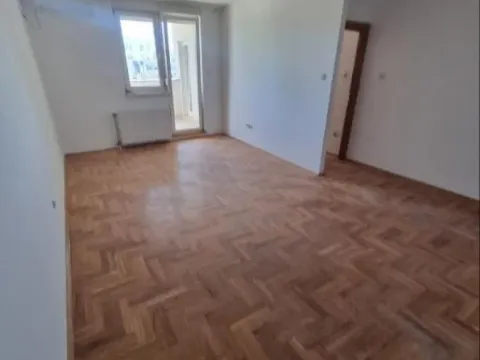 Izdavanje, jednosoban stan, 53m², Bulevar patrijarha Pavla, Novi Sad Sve Podlokacije - image 4