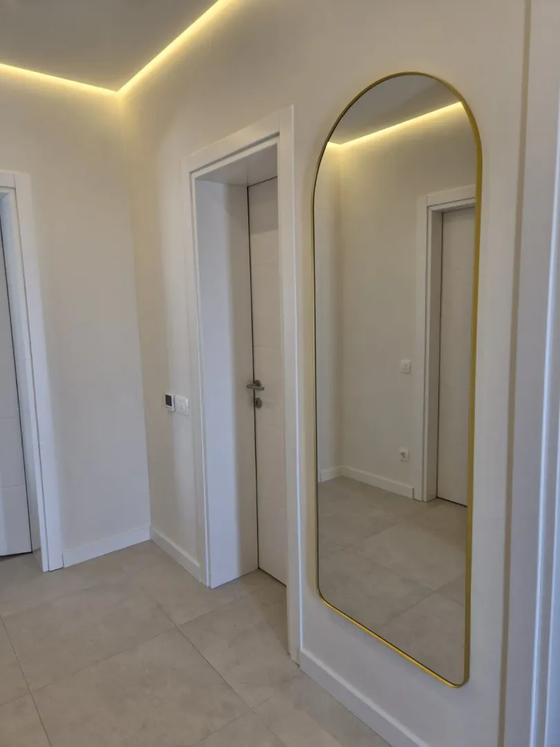 Izdavanje, dvosoban stan, 84m², Kalimanj, Tivat