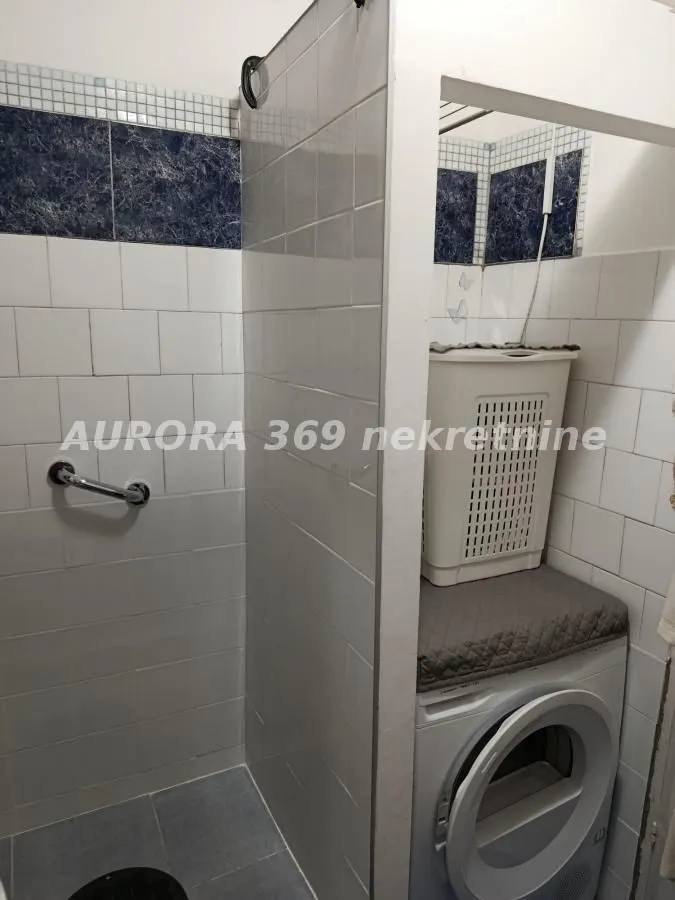 Prodaja, trosoban stan, 65m², Novo naselje, Novi Sad