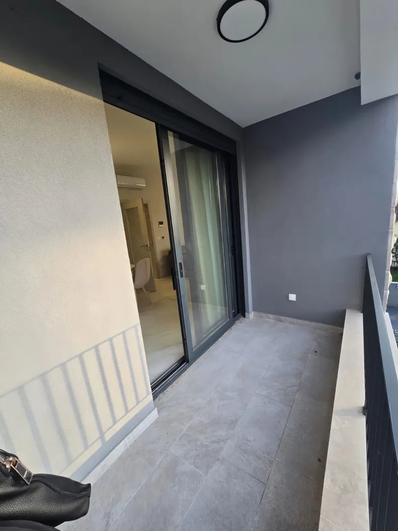 Izdavanje, dvosoban stan, 70m², Pod Kuk, Tivat