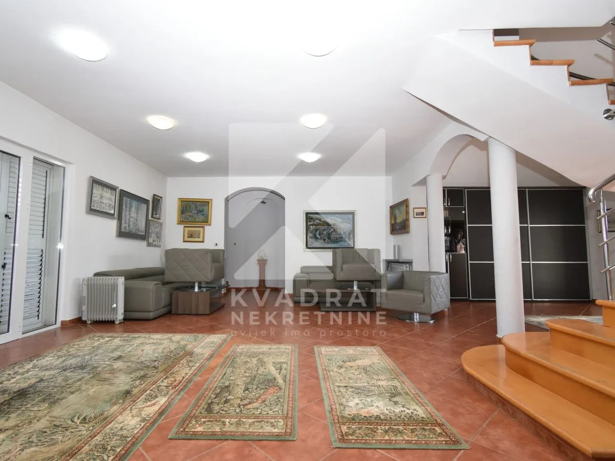 Rent, house, 300m², Donja Gorica, Podgorica