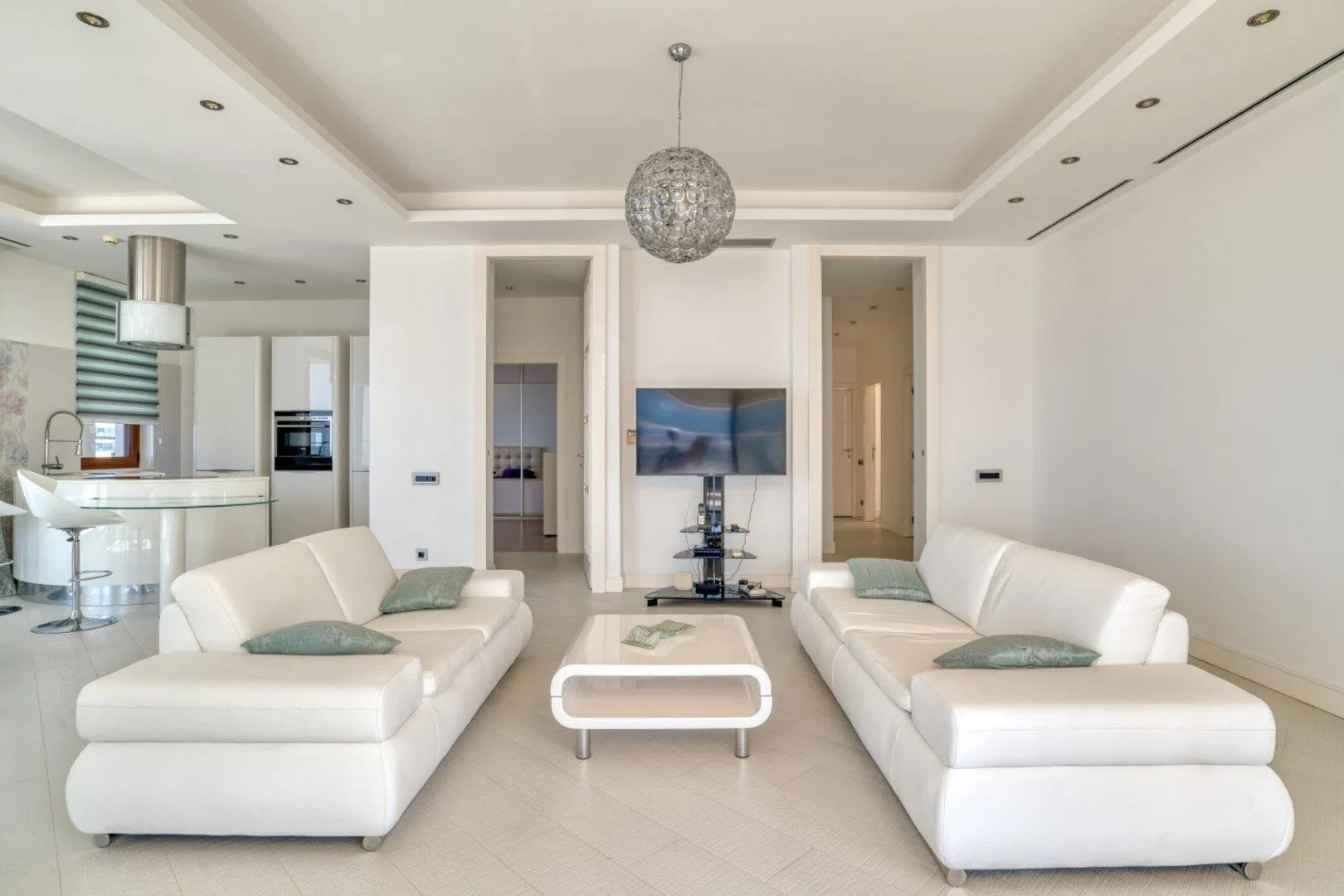 Sale, three bedroom apartment, 199m², Bečići, Budva