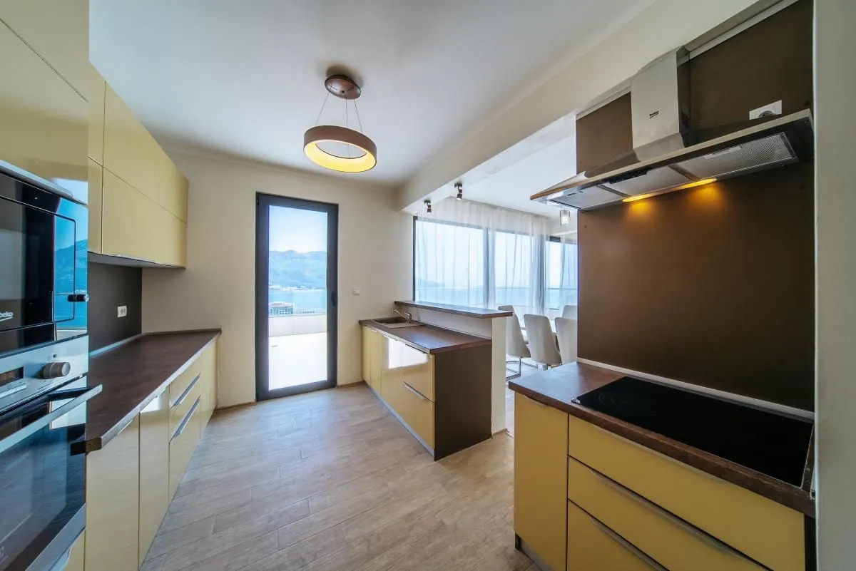 Prodaja, trosoban stan, 234m², Bečići, Budva