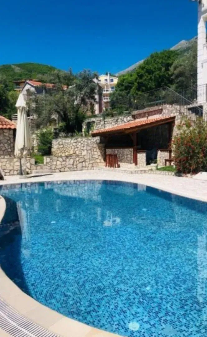Sale, hospitality venue, 1000m², Markovići, Budva