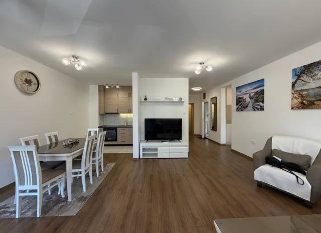 Izdavanje, trosoban stan, 100m², Podgorica, Crna Gora
