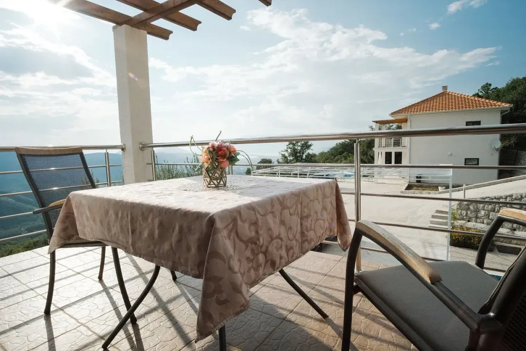 Rent, house, 102m², Bratešići, Kotor