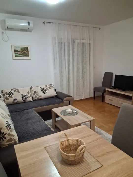 Rent, one bedroom apartment, 45m², Stari Aerodrom, Podgorica