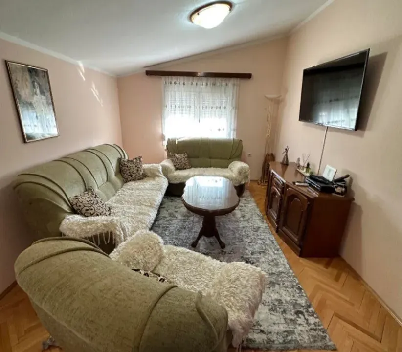 Izdavanje, dvosoban stan, 65m², Murtovina, Podgorica