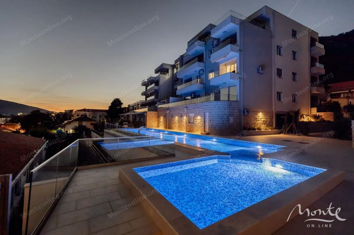 Prodaja, dvosoban stan, 138m², Baošići, Herceg Novi