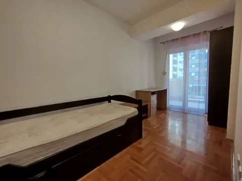 Rent, two bedroom apartment, 80m², City Kvart, Podgorica - image 9