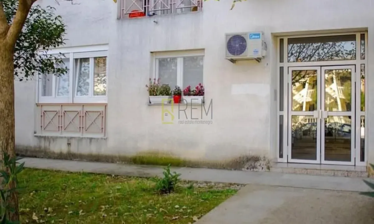 Izdavanje, jednosoban stan, 50m², Stari Aerodrom, Podgorica