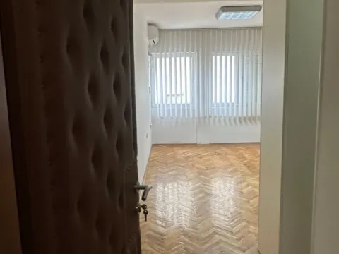 Izdavanje, poslovni prostor, 36m², Centar, Podgorica - image 7