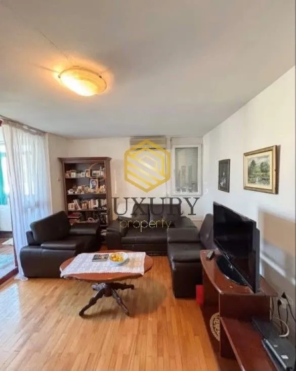 Prodaja, dvosoban stan, 77m², Blok 5, Podgorica