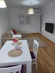 Izdavanje, jednosoban stan, 55m², City Kvart, Podgorica
