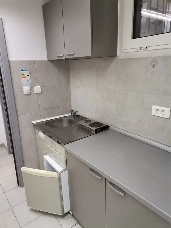 Izdavanje, poslovni prostor, 180m², Čukarica, Beograd
